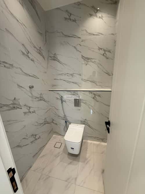 فيلا 250 متر مربع شرقية على شارع 20م الصواري، شمال جدة، جدة