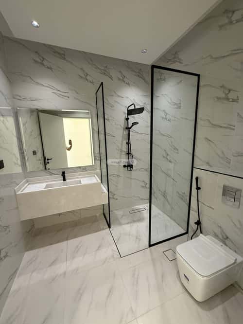 فيلا 250 متر مربع شرقية على شارع 20م الصواري، شمال جدة، جدة