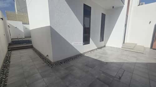 فيلا 308 متر مربع شرقية على شارع 20م الصواري، شمال جدة، جدة