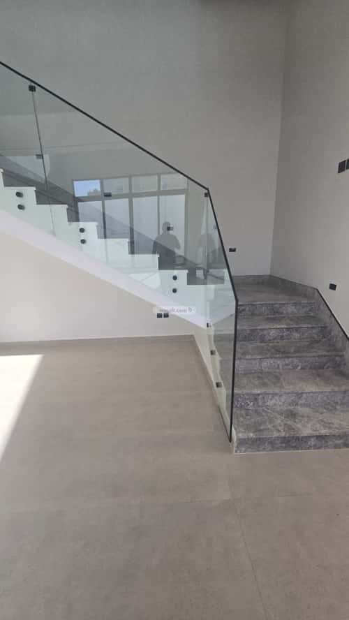 فيلا 308 متر مربع شرقية على شارع 20م الصواري، شمال جدة، جدة