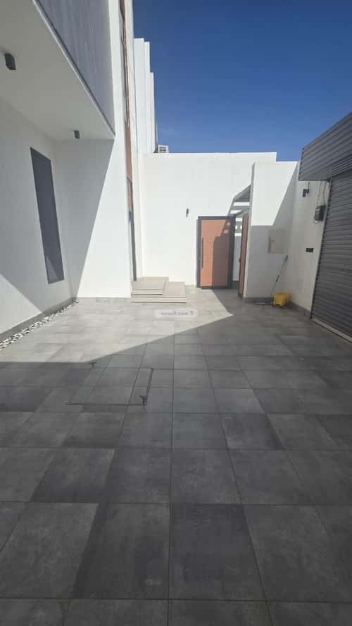 فيلا 308 متر مربع شرقية على شارع 20م الصواري، شمال جدة، جدة