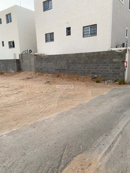 أرض 323.94 متر مربع جنوبية شرقية على شارع 13م الشقة، بريدة
