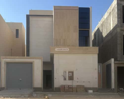 4 bedroom floor in Al Janadriyah