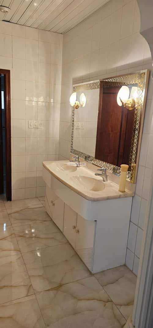 فيلا 394 متر مربع شرقية على شارع 15م أحد، الدمام