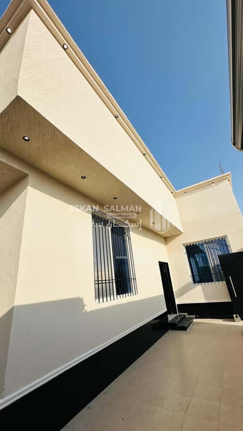 Floor 450 SQM with 6 Bedrooms The Housing District, Alttayif