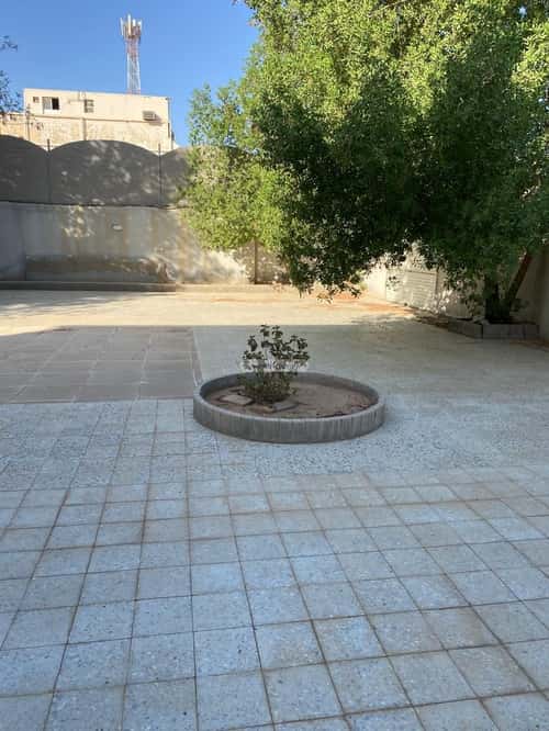 فيلا 434 متر مربع شمالية شرقية على شارع 30م المطار، الرس