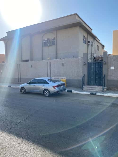 فيلا 434 متر مربع شمالية شرقية على شارع 30م المطار، الرس