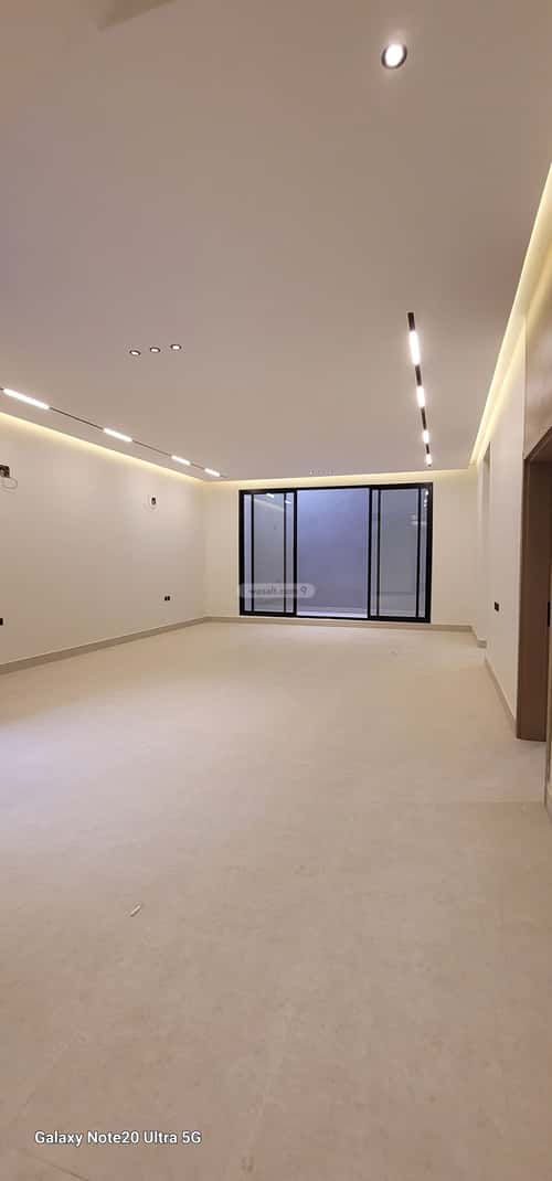 6 bedroom villa in Al Janadriyah