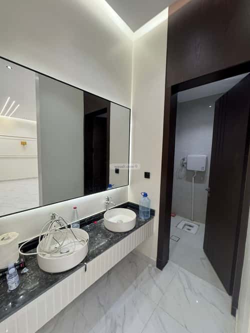 Floor with 5 Bedrooms Al- Nadwah, East Riyadh, Riyadh