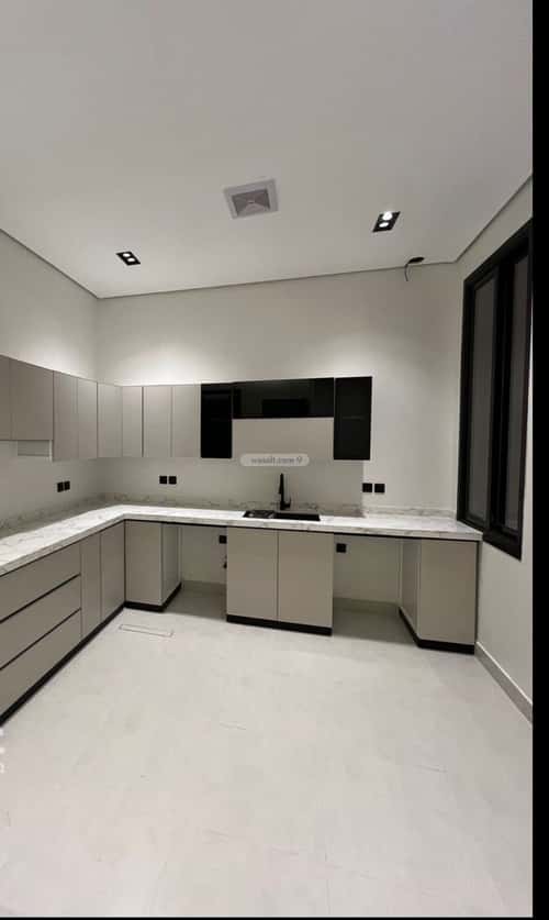 5 bedroom floor in Al Munsiyah