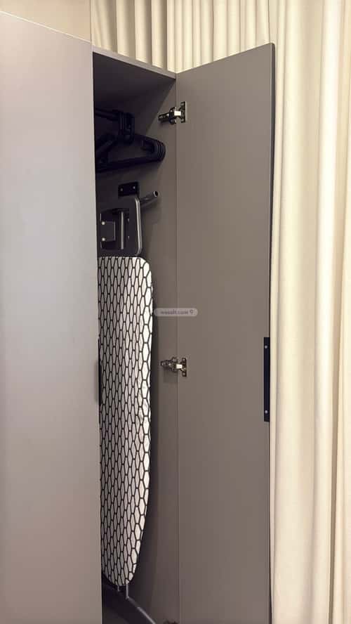 شقة بغرفة الحمراء، الخبر