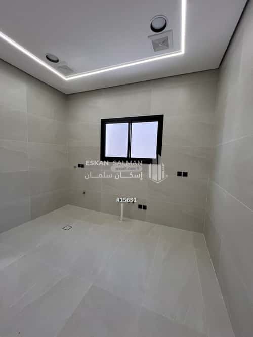 فيلا 300 متر مربع شمالية على شارع 15م البساتين الشرقي، بريدة