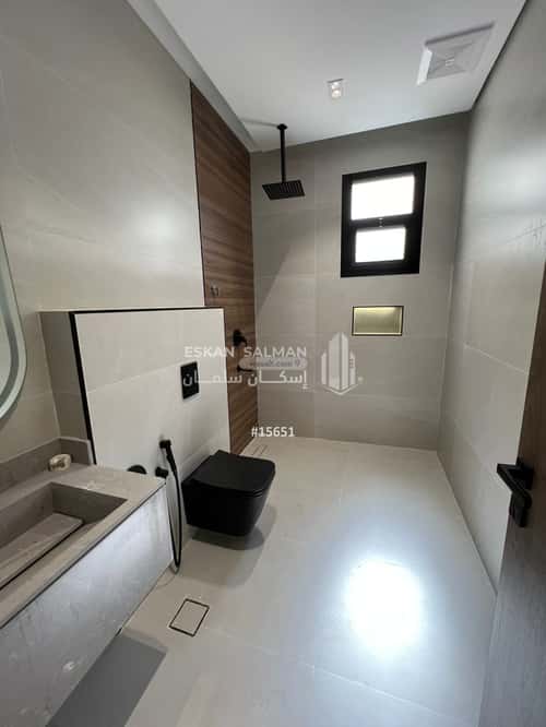 فيلا 300 متر مربع شمالية على شارع 15م البساتين الشرقي، بريدة