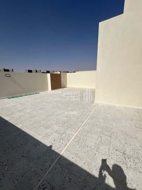 Villa 300 SQM Facing North on 15m Width Street Eastern Province, Bariduh