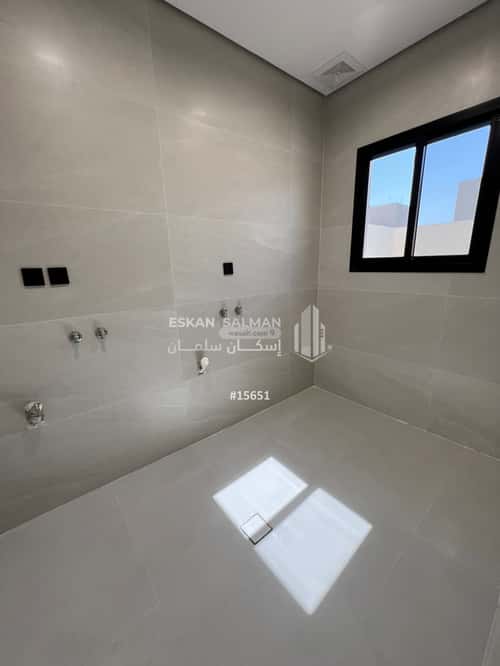 Villa 300 SQM Facing North on 15m Width Street Eastern Province, Bariduh
