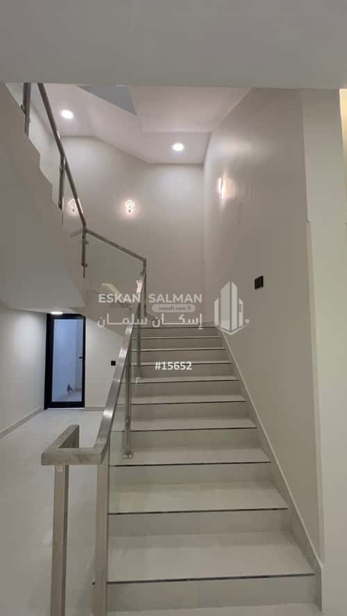 Villa 300 SQM Facing North on 15m Width Street Eastern Province, Bariduh