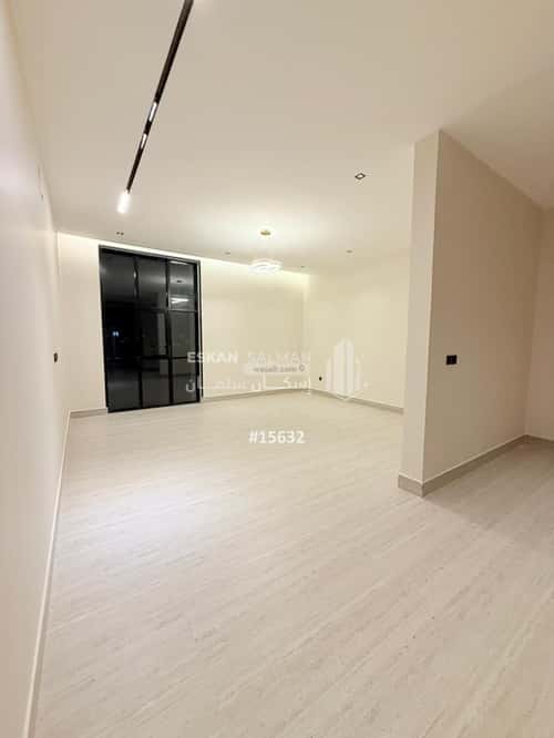 فيلا 372 متر مربع جنوبية على شارع 20م الصواري، الخبر