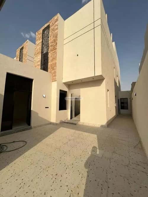 فيلا 270 متر مربع شرقية على شارع 20م ديراب، غرب الرياض، الرياض