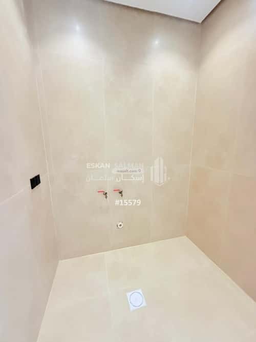 فيلا 200 متر مربع غربية على شارع 15م الصواري، الخبر