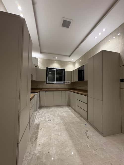 Semi-Furnished Floor with 5 Bedrooms Bader, South Riyadh, Riyadh
