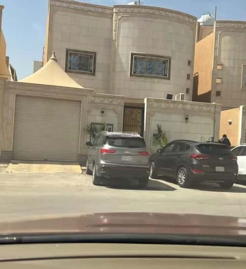 فيلا 345 متر مربع شرقية على شارع 15م الوادي، شمال الرياض، الرياض