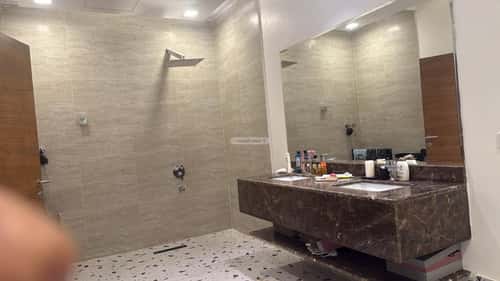 فيلا 489.4 متر مربع شمالية على شارع 15م الملك عبدالله، وسط الرياض، الرياض