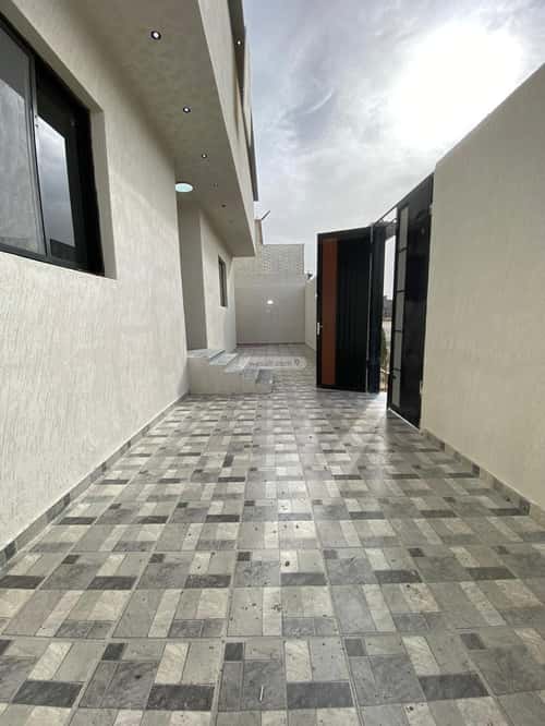 فيلا 450 متر مربع شرقية على شارع 20م وادي جليل، الطائف