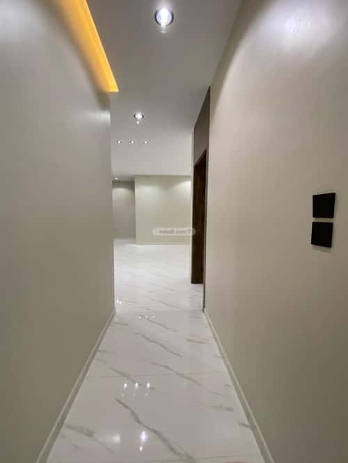 فيلا 450 متر مربع شرقية على شارع 20م وادي جليل، الطائف