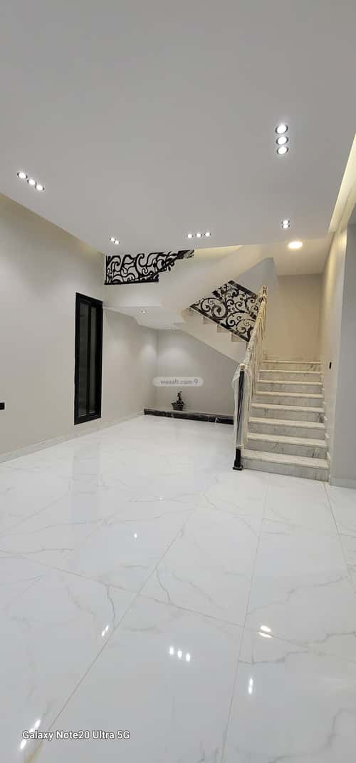 فيلا 202.3 متر مربع شرقية على شارع 15م الجنادرية، شرق الرياض، الرياض