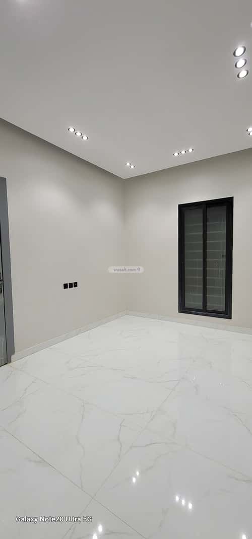 5 bedroom villa in Al Janadriyah