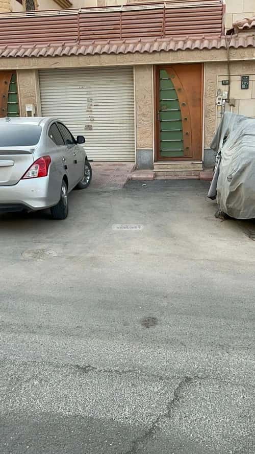 فيلا 250 متر مربع جنوبية على شارع 15م إشبيلية، شرق الرياض، الرياض