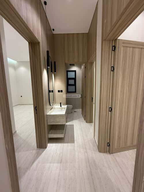 Floor with 5 Bedrooms Al-Janadriyah, East Riyadh, Riyadh