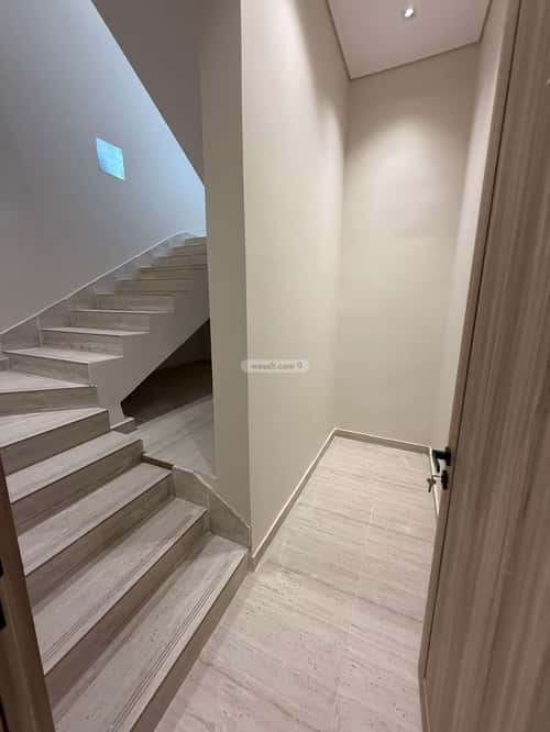 Floor with 5 Bedrooms Al-Janadriyah, East Riyadh, Riyadh