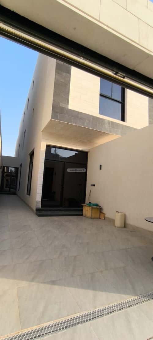 Floor 242.73 SQM with 4 Bedrooms Al-Muanisiyah, East Riyadh, Riyadh