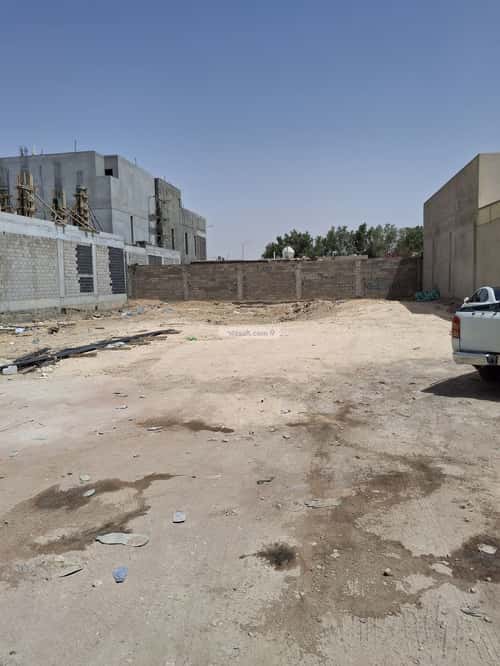 أرض 805 متر مربع شمالية على شارع 15م العارض، شمال الرياض، الرياض