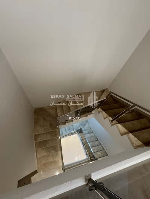 فيلا 200 متر مربع شمالية على شارع 20م الفاروق، وسط الرياض، الرياض