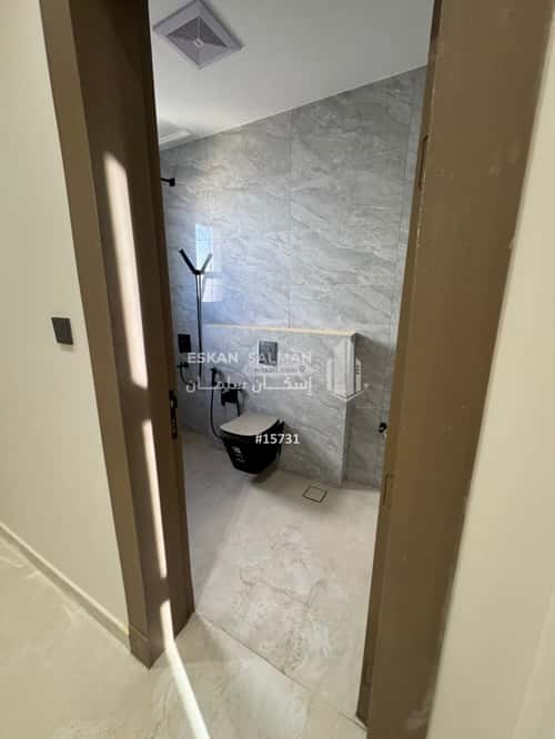 فيلا 200 متر مربع شمالية على شارع 20م الفاروق، وسط الرياض، الرياض