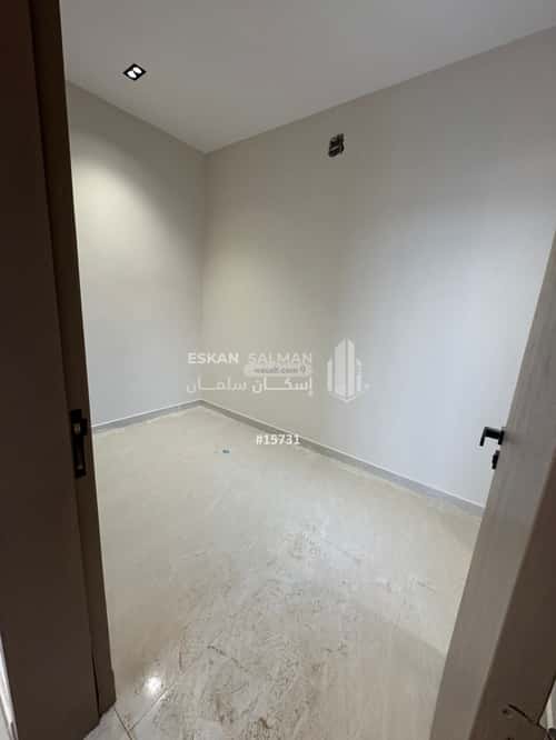 فيلا 200 متر مربع شمالية على شارع 20م الفاروق، وسط الرياض، الرياض