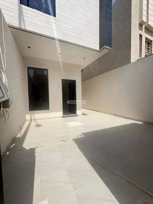 5 bedroom floor in Al Rimal