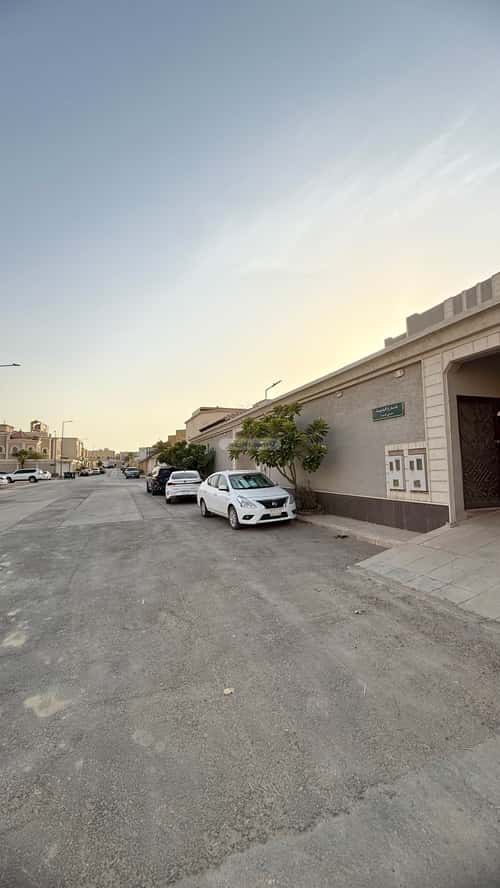 Villa 900 SQM Facing South on 15m Width Street Shubra, West Riyadh, Riyadh