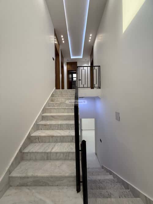 فيلا 134 متر مربع شرقية على شارع 20م الندوة، شرق الرياض، الرياض