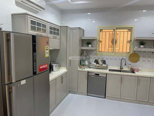 فيلا 525 متر مربع جنوبية غربية على شارع 15م الجامعة، المزاحمية