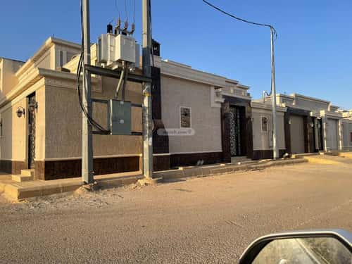 فيلا 525 متر مربع جنوبية غربية على شارع 15م الجامعة، المزاحمية