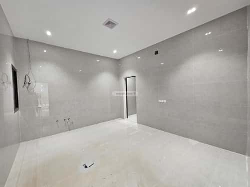 4 bedroom floor in Al Maizilah