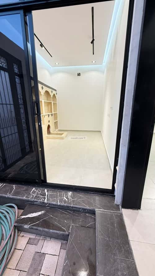 فيلا 310.5 متر مربع غربية على شارع 15م العزيزية، جنوب الرياض، الرياض