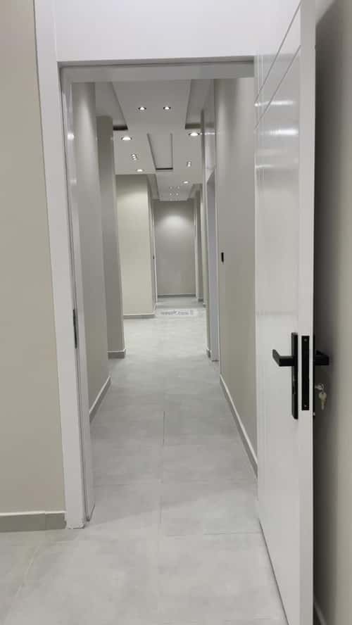 5 bedroom floor in Al Rimal