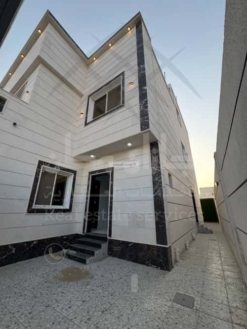 فيلا 341.46 متر مربع جنوبية على شارع 25م السويس 1، جازان