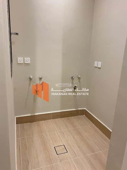 Apartment with 4 bedrooms الحمراء، الخبر