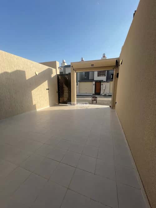 Floor 295 SQM with 8 bedrooms الزهور، أبها