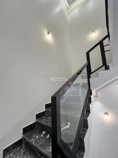 Floor 295 SQM with 8 bedrooms الزهور، أبها